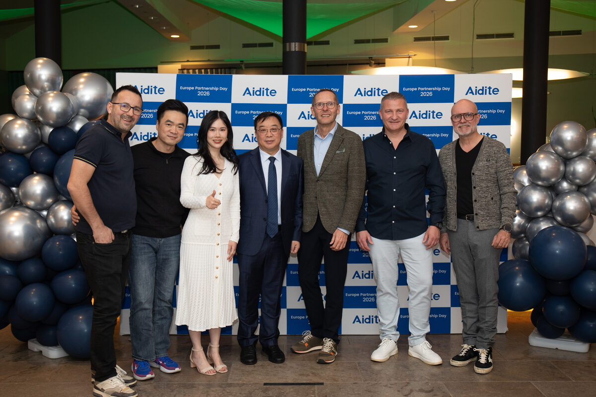 Adite晚宴发布会现场合影 · 活动摄影