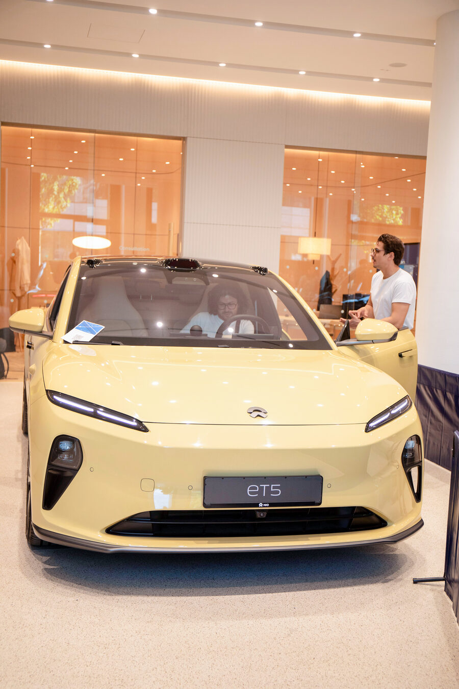 NIO House展厅与ET5